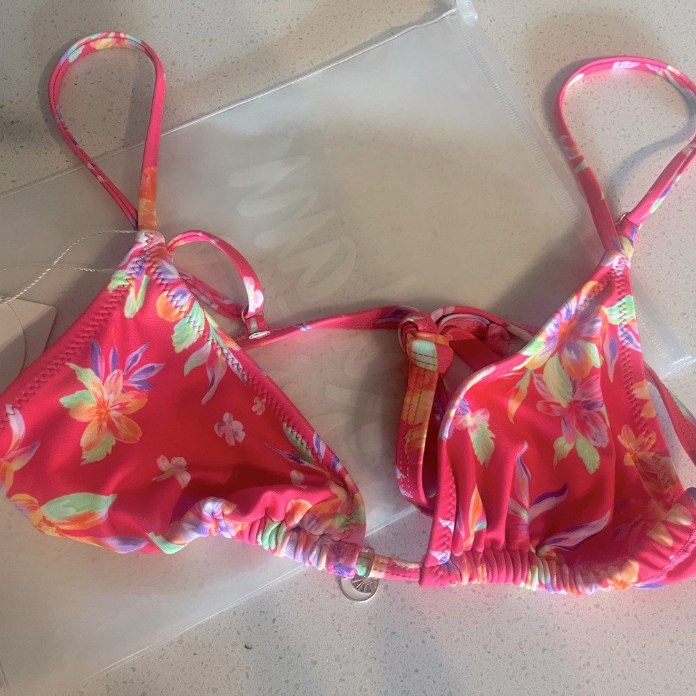 Kulani Kinis Pink Hawaiian floral with charm